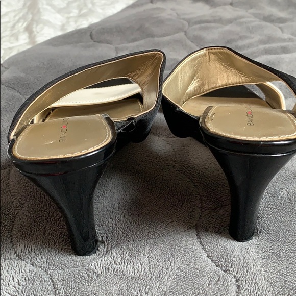 Bandolino patten leather heel wedges, white strap - Picture 6 of 7